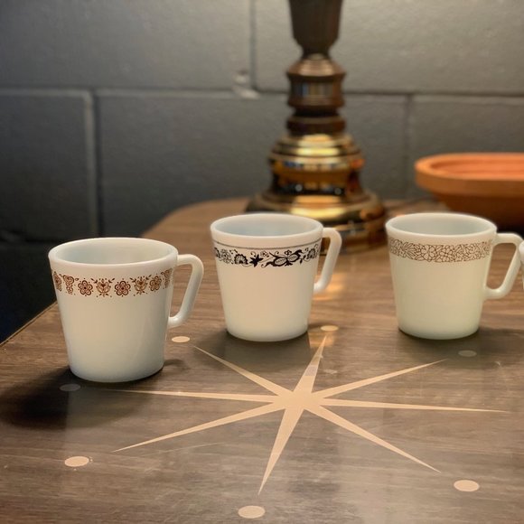 Vintage Pyrex coffee mugs - 3 different designs - Picture 1 of 7
